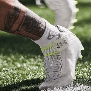 Under Armour Highlight MC Men's Football Cleats Size 12 White High Top NWOT